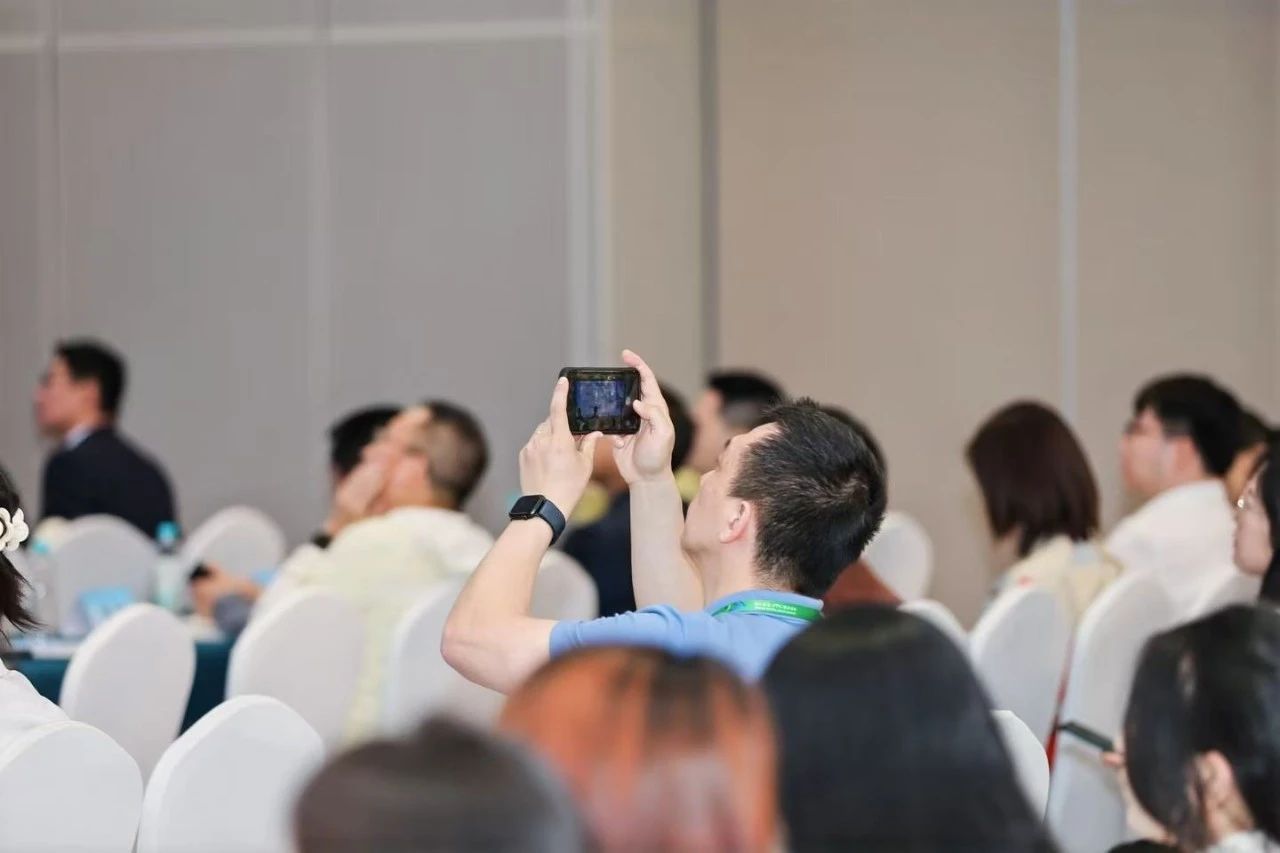 C5242EFE67D11205F31489388A8_6B1C496E_F44C