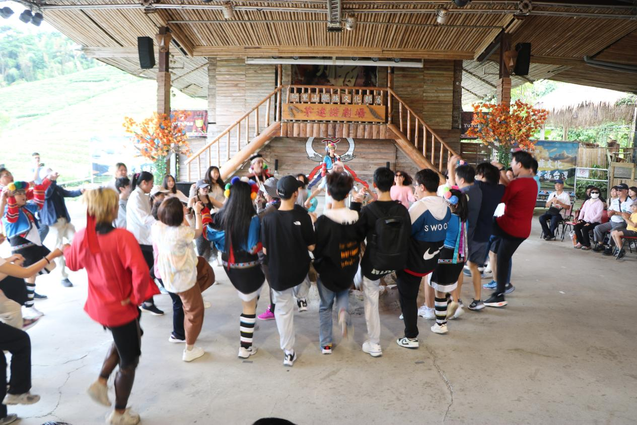 25319B7377EF96D9A43F80FCE3F_CEB51545_178403